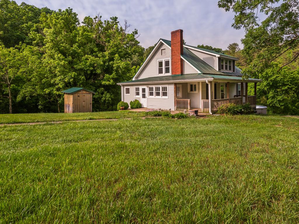 370 Palmer Road Kingsport, TN 37660 - Photo 1 of 26 Nice Yard Plenty of Privacy