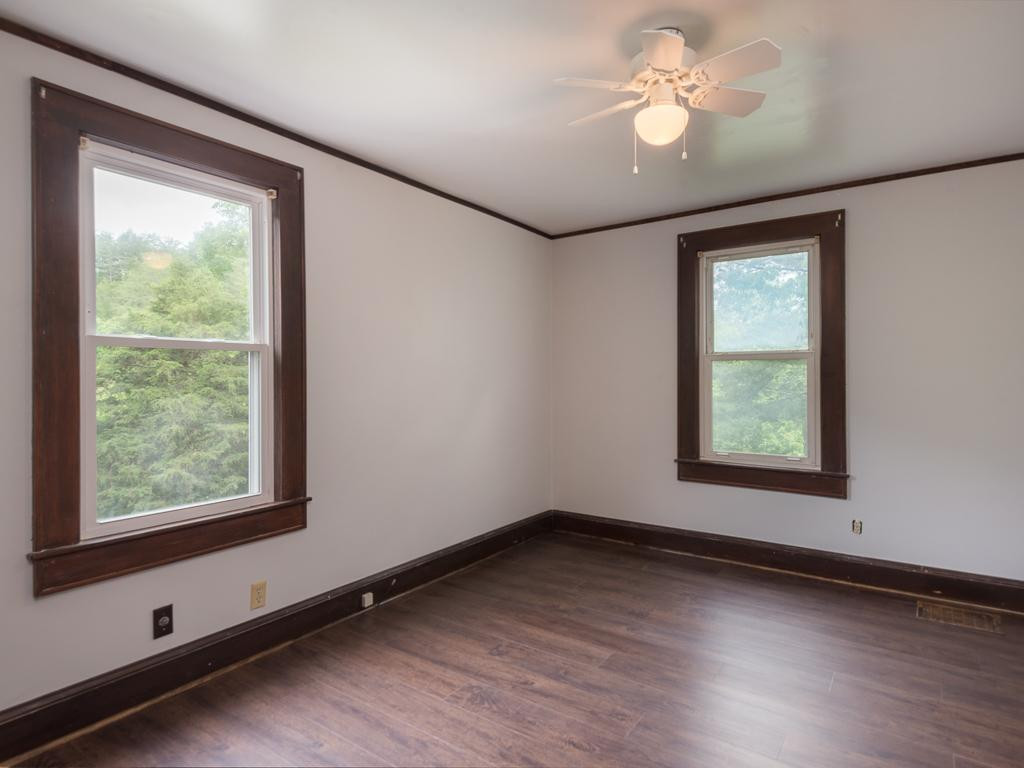 370 Palmer Road Kingsport, TN 37660 - Photo 14 of 26 Bedroom on Main Level