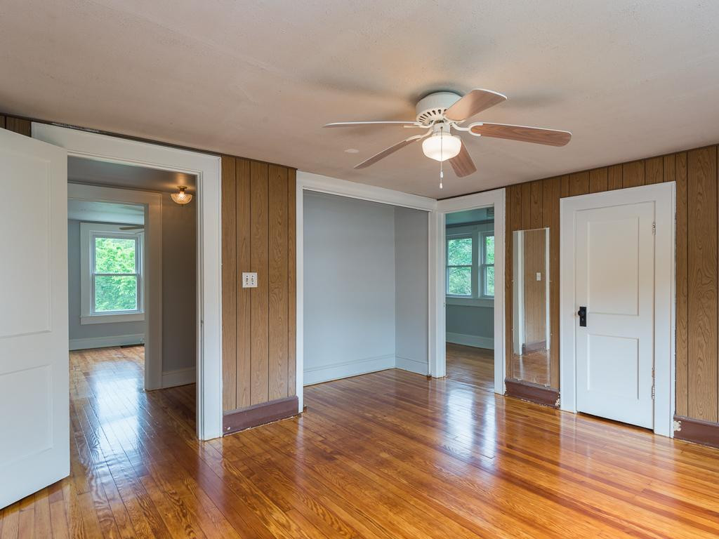 370 Palmer Road Kingsport, TN 37660 - Photo 16 of 26 Upstairs Bedroom 2