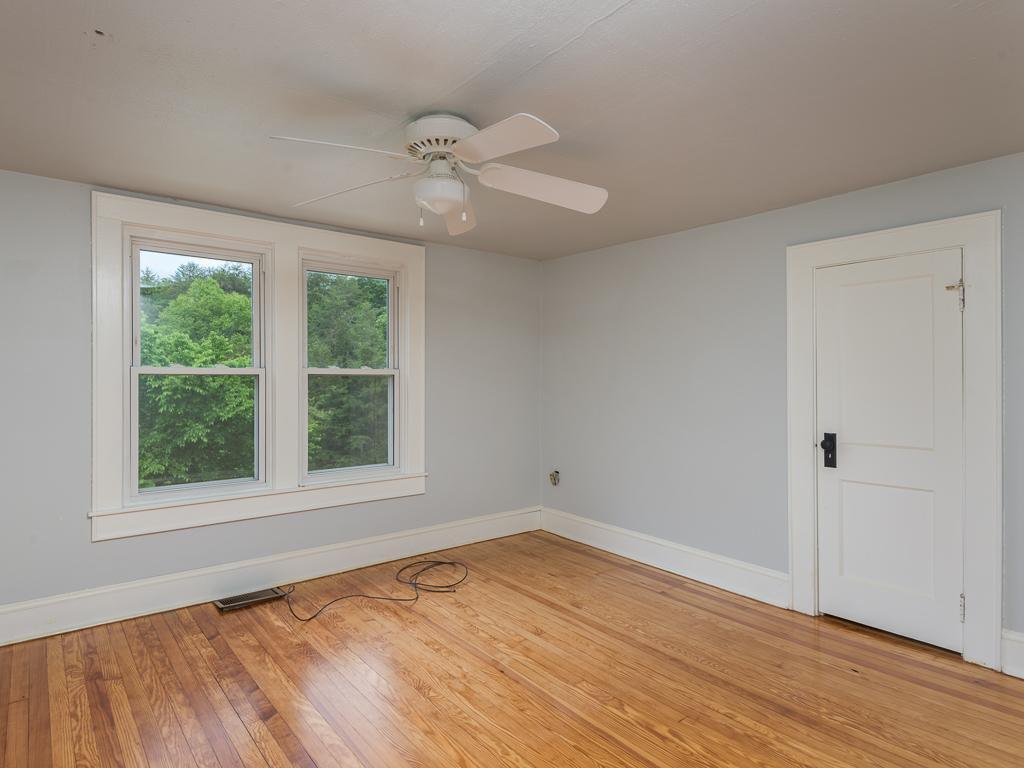 370 Palmer Road Kingsport, TN 37660 - Photo 18 of 26 Upstairs Bedroom 3