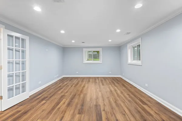 $3,500 | 223 Kenloch Avenue, Libertyville, IL 60048