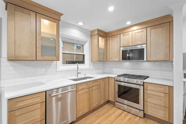 $3,500 | 223 Kenloch Avenue, Libertyville, IL 60048
