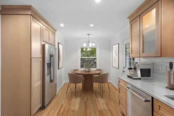 $3,500 | 223 Kenloch Avenue, Libertyville, IL 60048