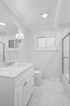 $3,500 | 223 Kenloch Avenue, Libertyville, IL 60048