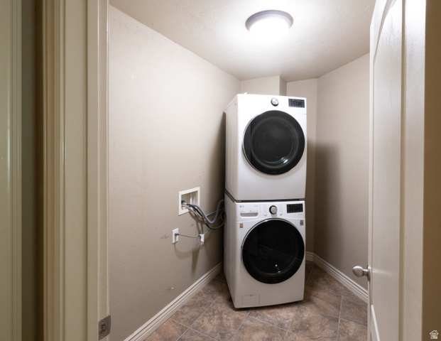 293 North 550 West Springville, UT 84663 - Photo 25 of 33 Laundry room with washer/dryer included