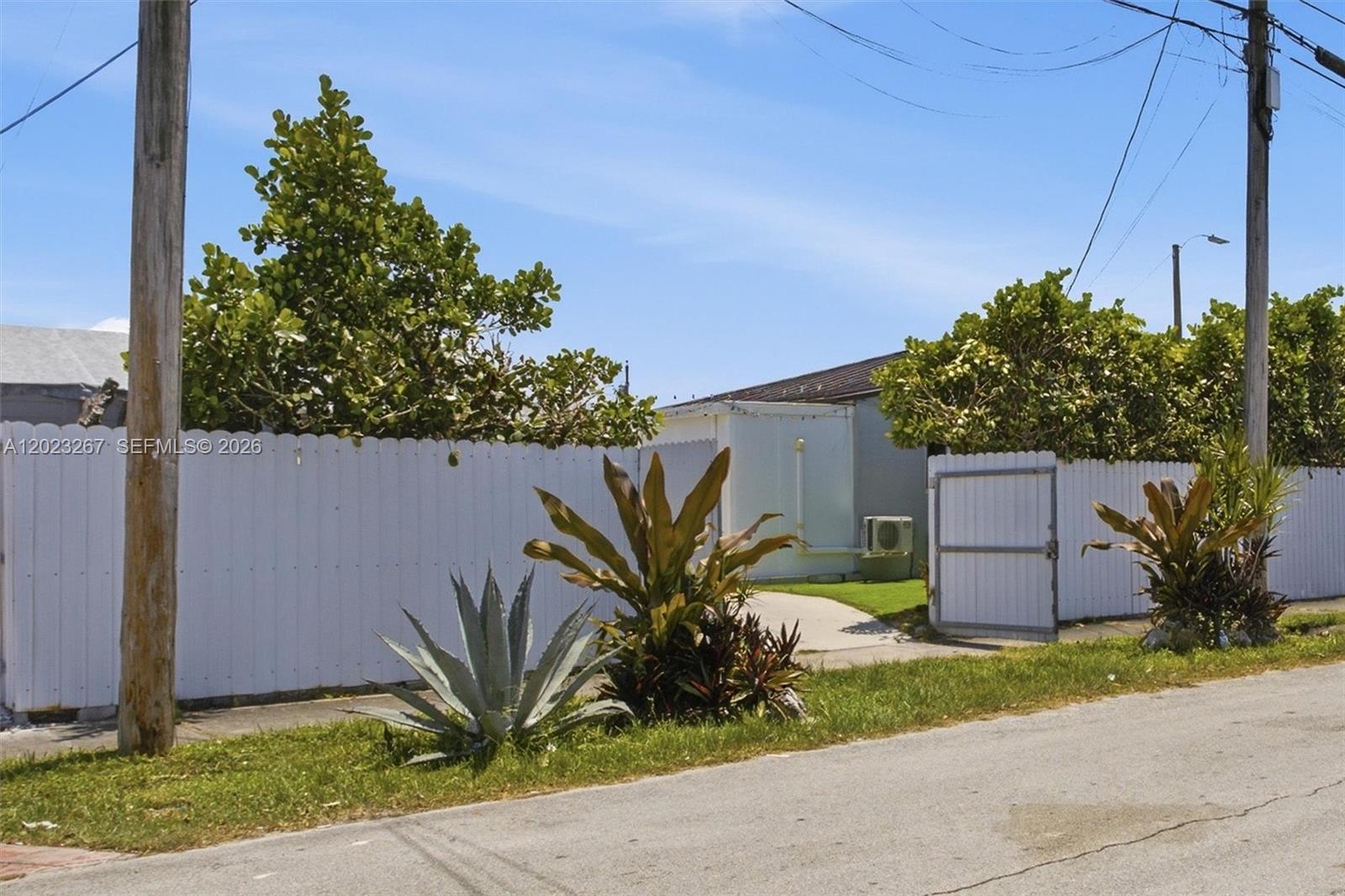 301 Southwest 36th Avenue Miami, FL 33135 - Photo 7 of 54
