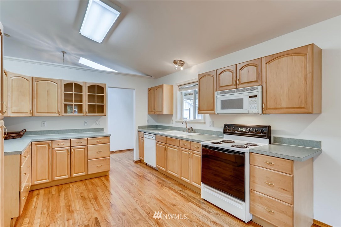 15106 Southeast 107th Street Renton, WA 98059 - Photo 8 of 27 Gallery Image 8