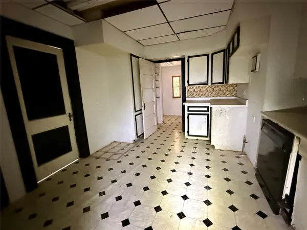 $185,000 | 202 South Magnolia Street, Highlands, TX 77562