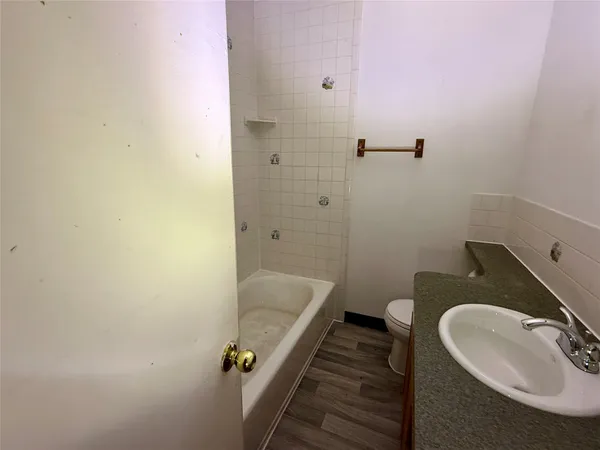 $185,000 | 202 South Magnolia Street, Highlands, TX 77562