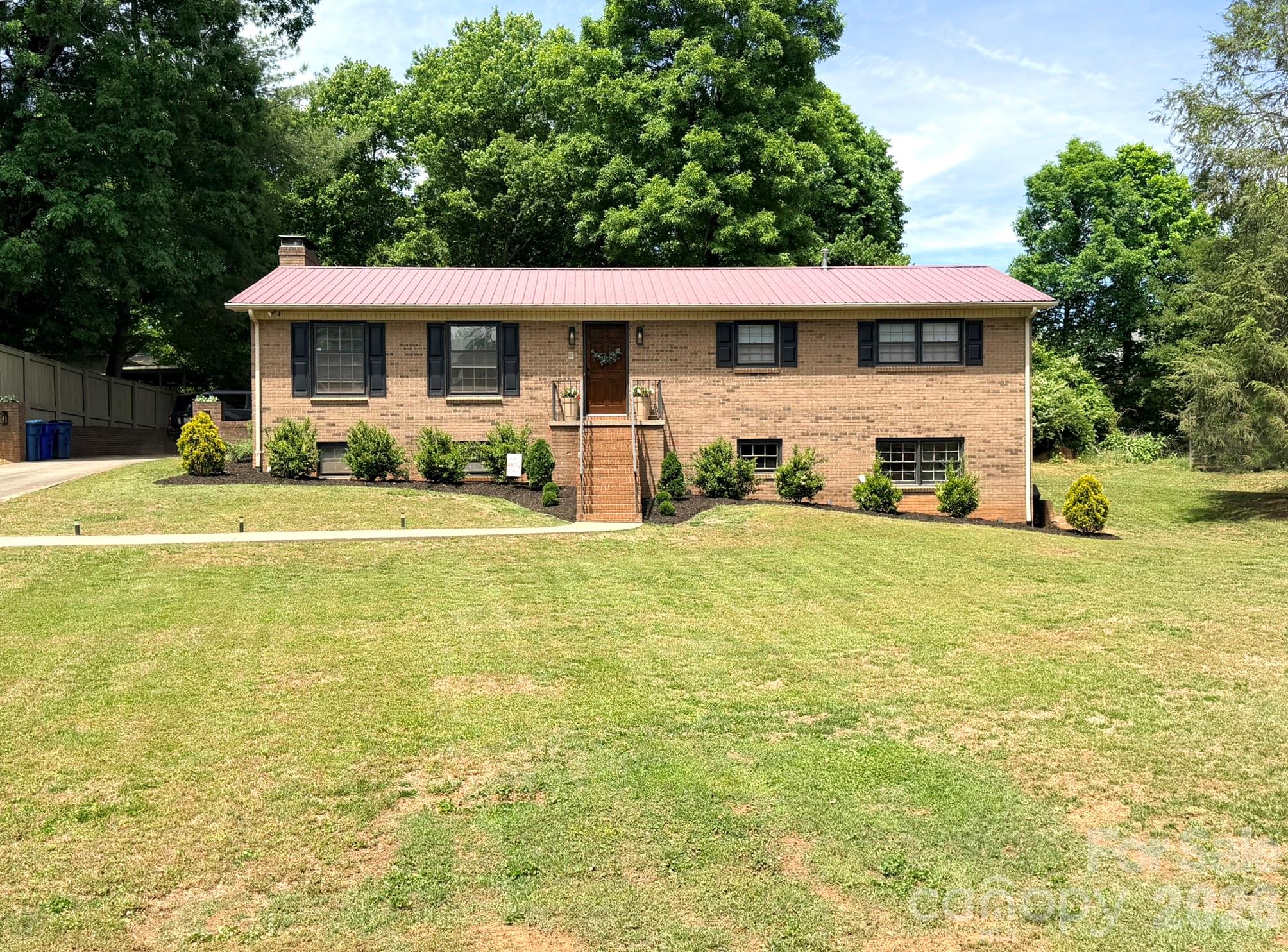 165 NW Road Hickory, NC 28601 - Photo 1 of 48