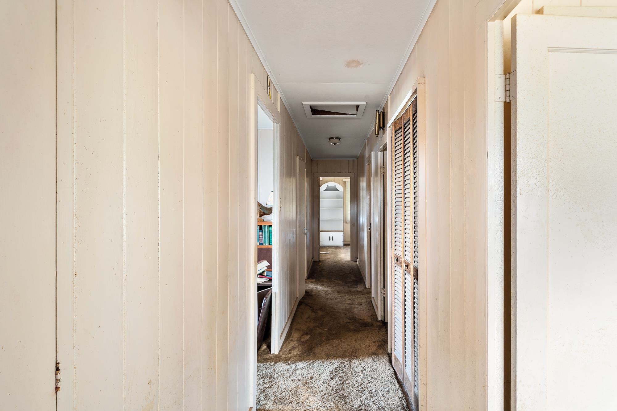 1375 Copp Road Kula, HI 96790 - Photo 13 of 35 a view of a hallway with a room