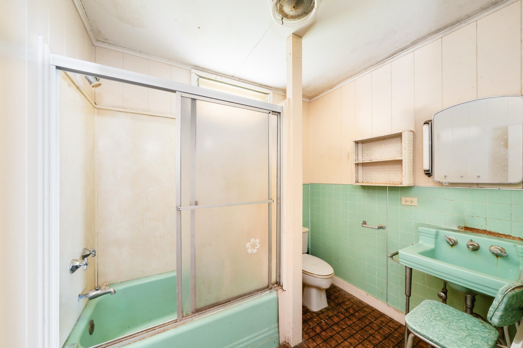 1375 Copp Road Kula, HI 96790 - Photo 15 of 35 a bathroom with a sink a toilet and a shower