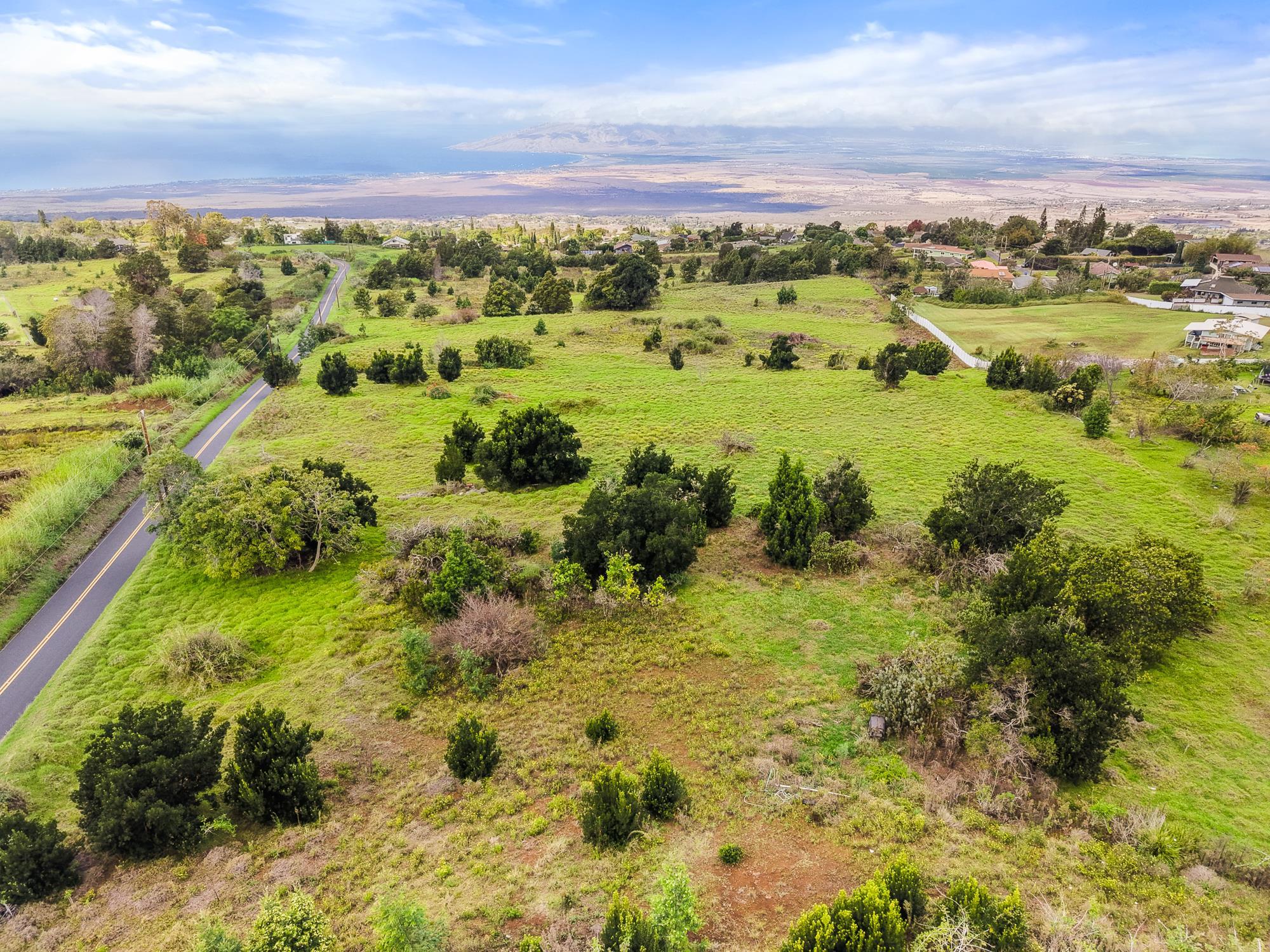 1375 Copp Road Kula, HI 96790 - Photo 31 of 35 a view of a city with an ocean