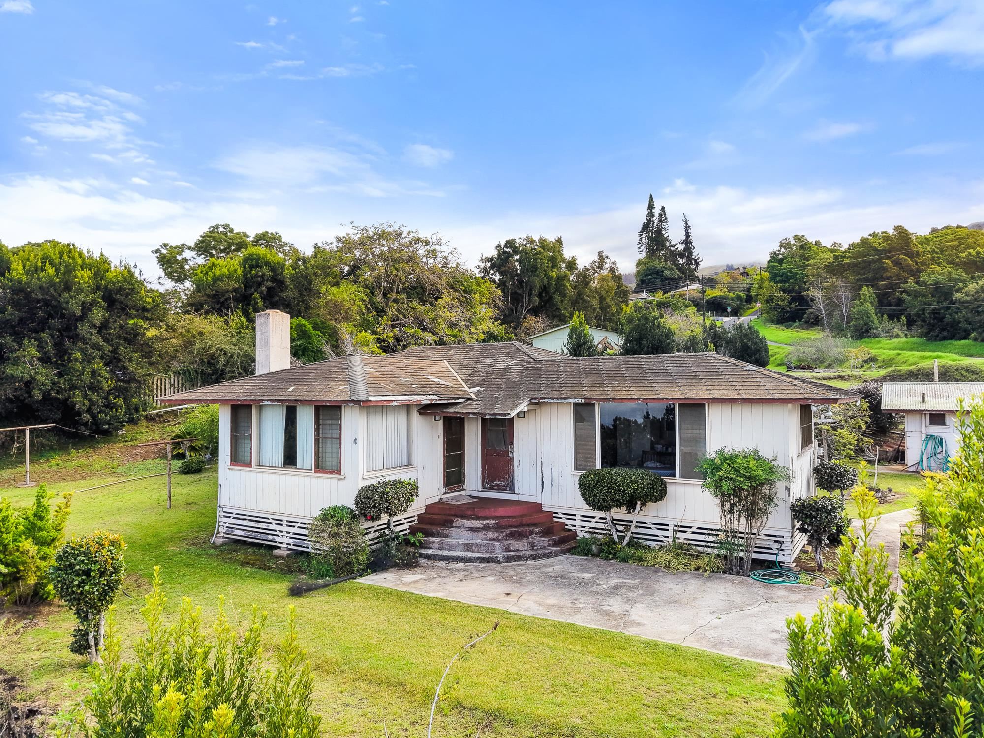 1375 Copp Road Kula, HI 96790 - Photo 5 of 35 a view of a house with swimming pool and green space
