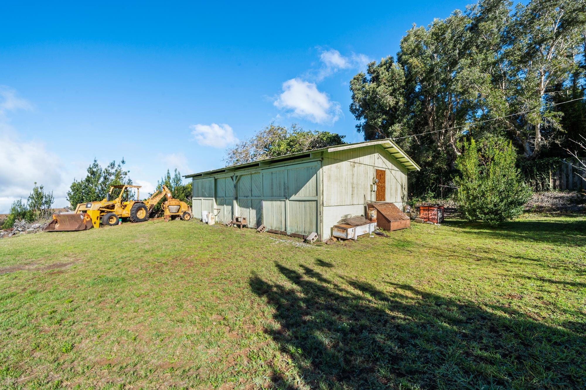 1375 Copp Road Kula, HI 96790 - Photo 9 of 35 a view of a backyard