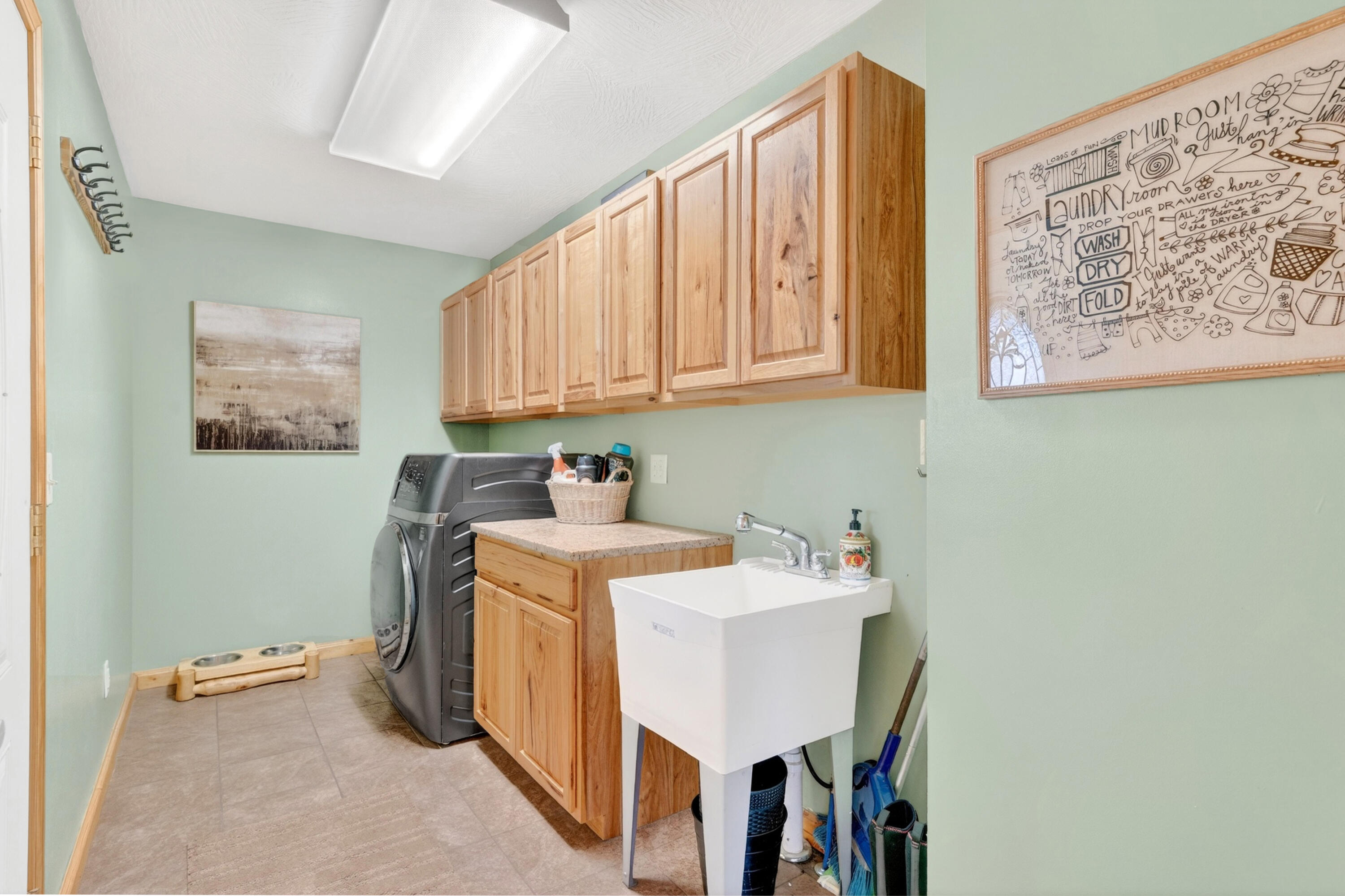 24255 State Rte 64B Pittsburg, MO 65724 - Photo 19 of 46 Laundry with washer and sink