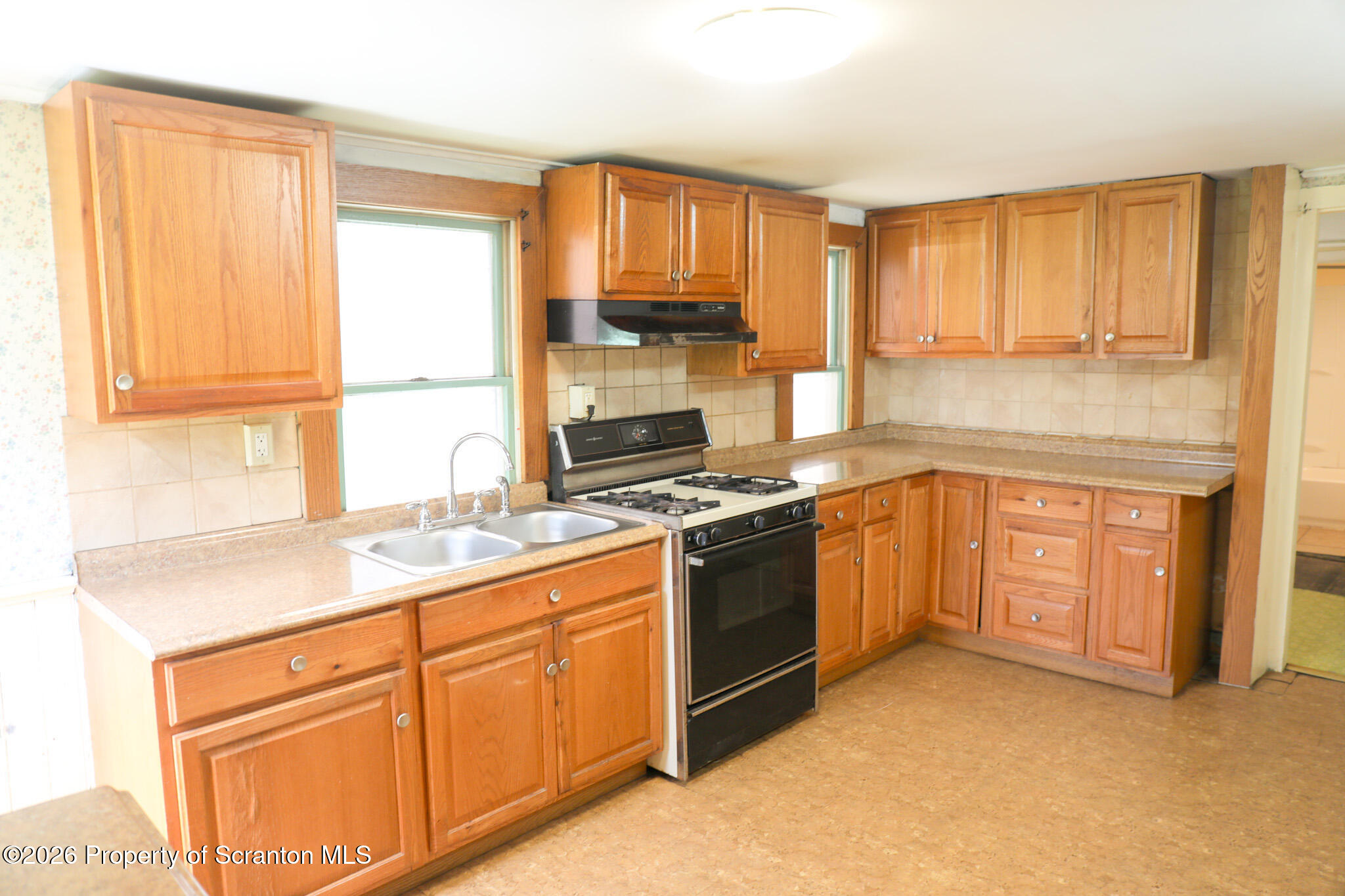 816 Moosic Street Scranton, PA 18505 - Photo 9 of 19 9 (15)