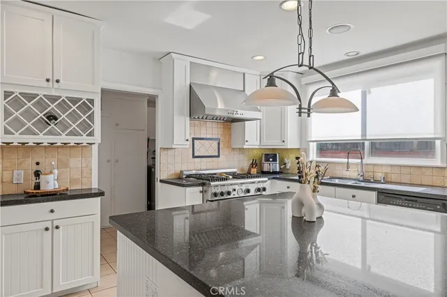 $989,000 | 17955 Archwood Street, Reseda, CA 91335