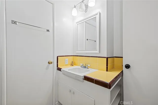 $989,000 | 17955 Archwood Street, Reseda, CA 91335