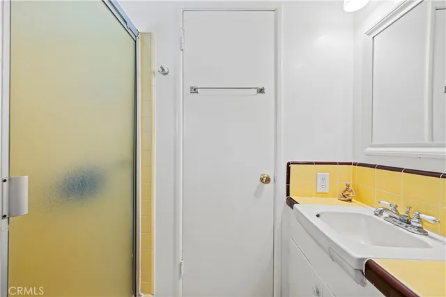 $989,000 | 17955 Archwood Street, Reseda, CA 91335