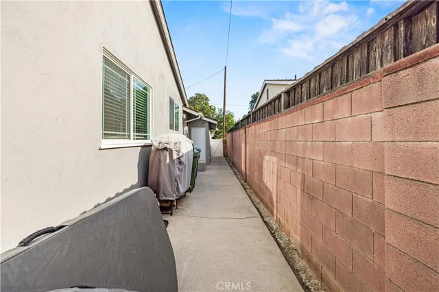 $989,000 | 17955 Archwood Street, Reseda, CA 91335