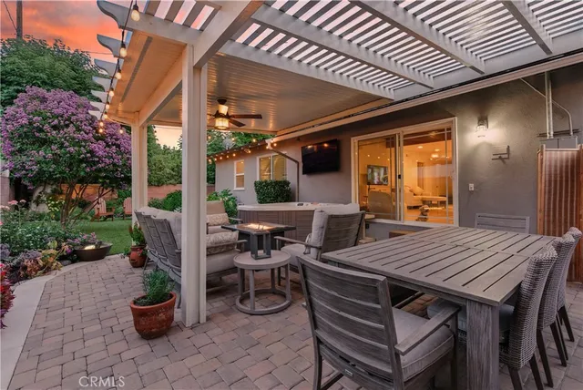 $989,000 | 17955 Archwood Street, Reseda, CA 91335