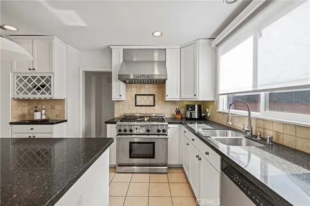 $989,000 | 17955 Archwood Street, Reseda, CA 91335