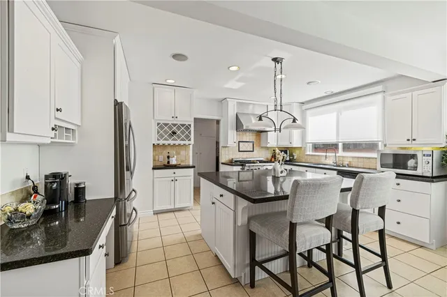 $989,000 | 17955 Archwood Street, Reseda, CA 91335