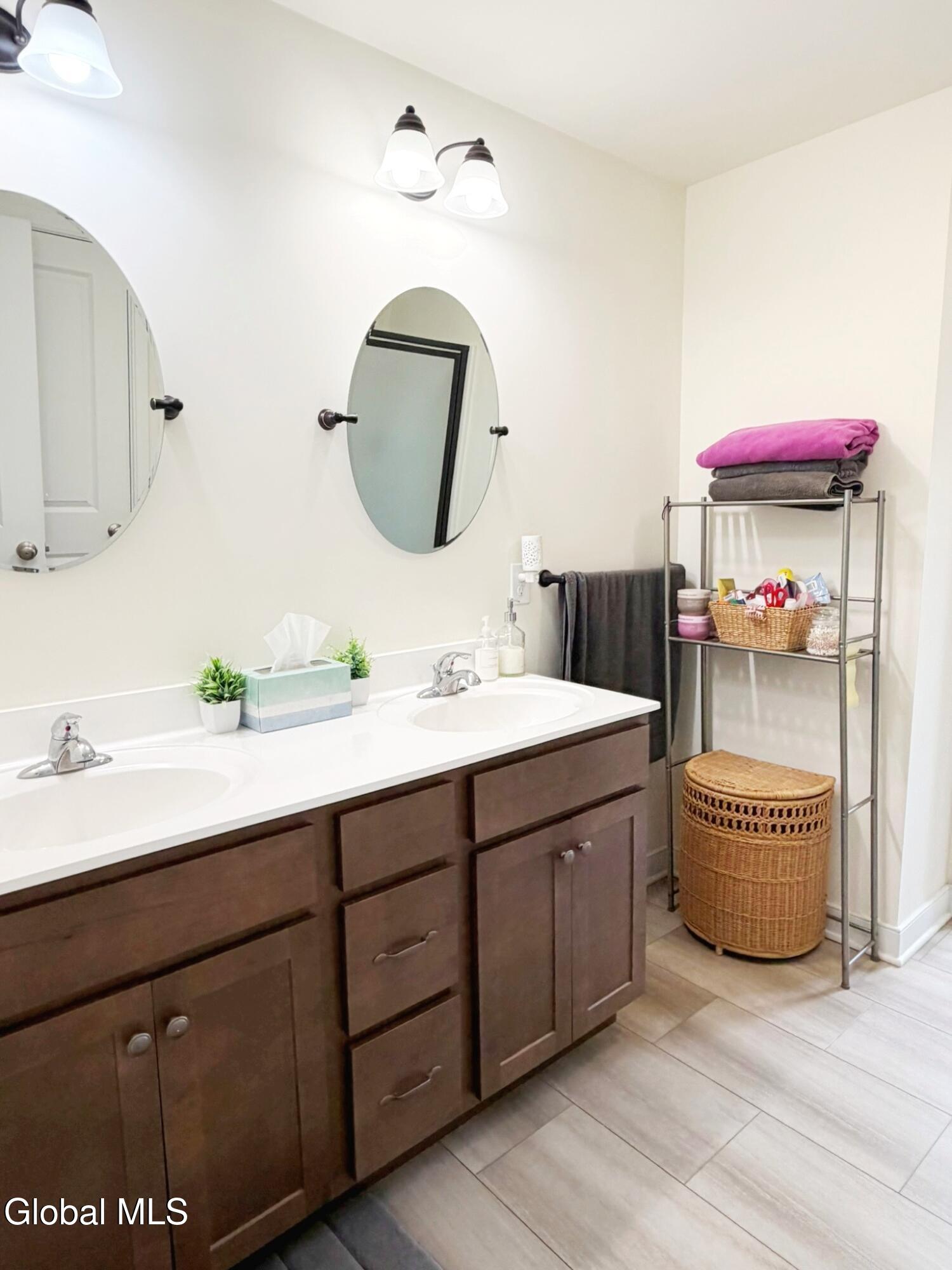 905 Ridgeview Circle Schodack, NY 12033 - Photo 43 of 61 Primary Bathroom