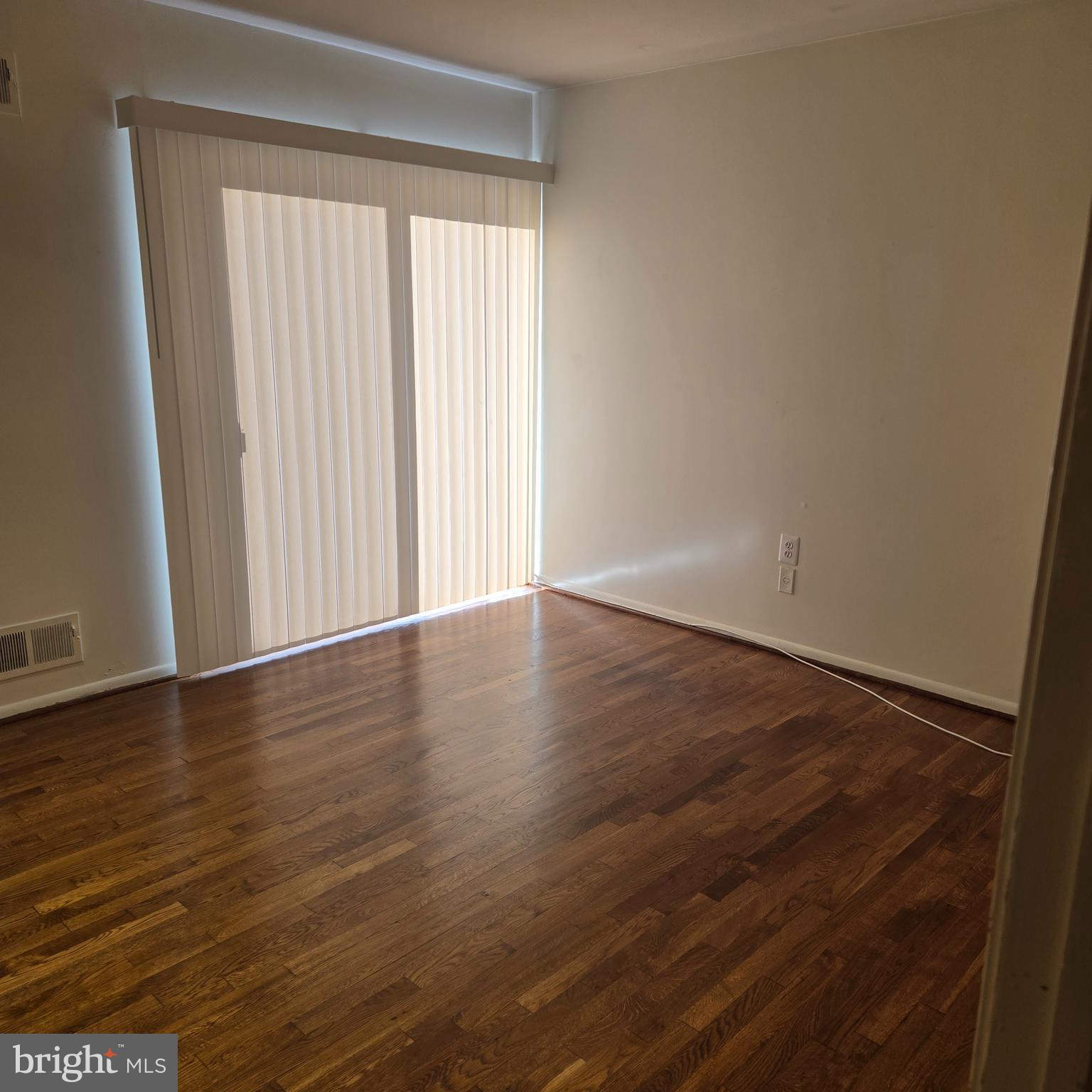 10612 Crossing Creek Road Potomac, MD 20854 - Photo 6 of 47