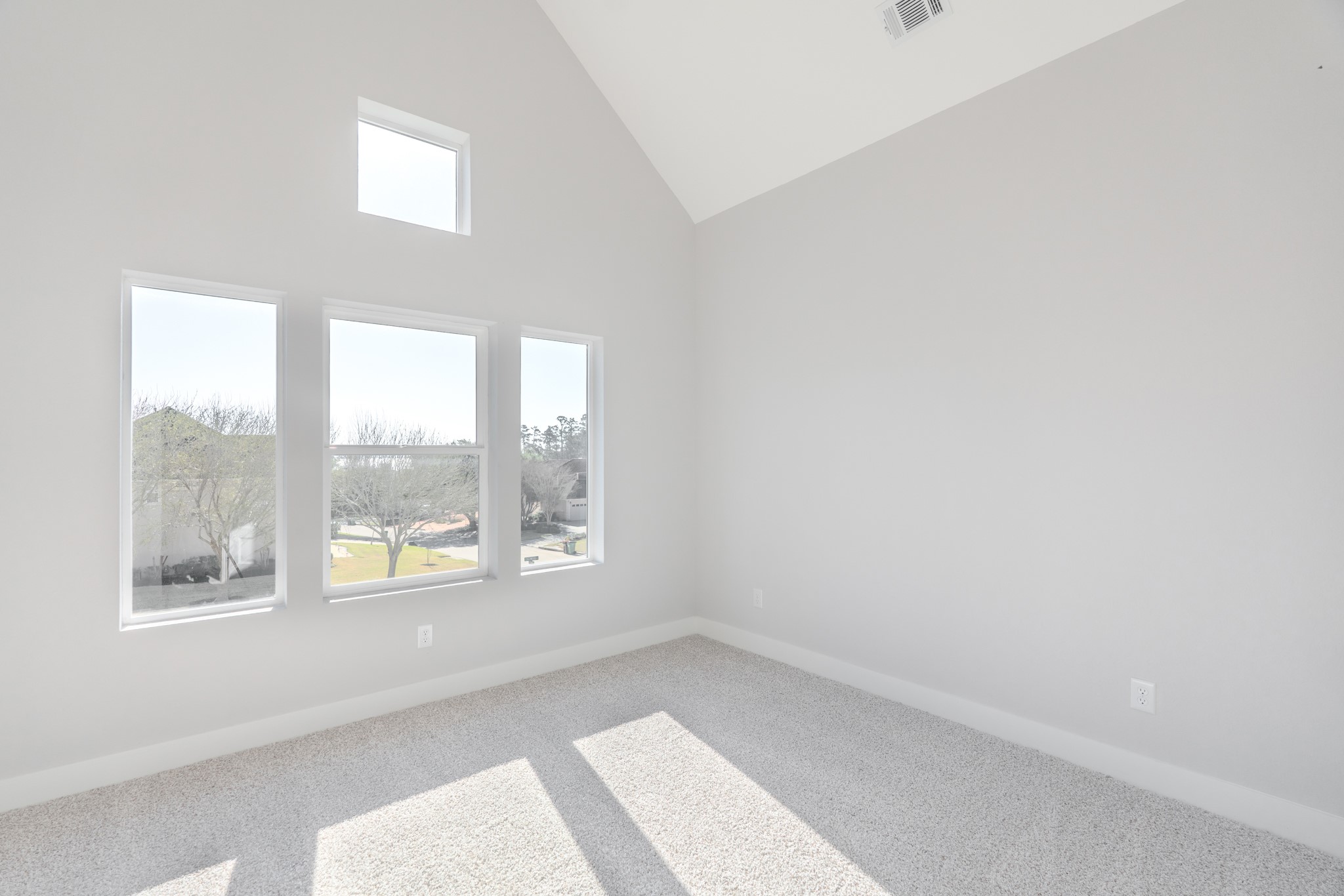 5 Edgewood Circle Montgomery, TX 77356 - Photo 28 of 44 an empty room with windows