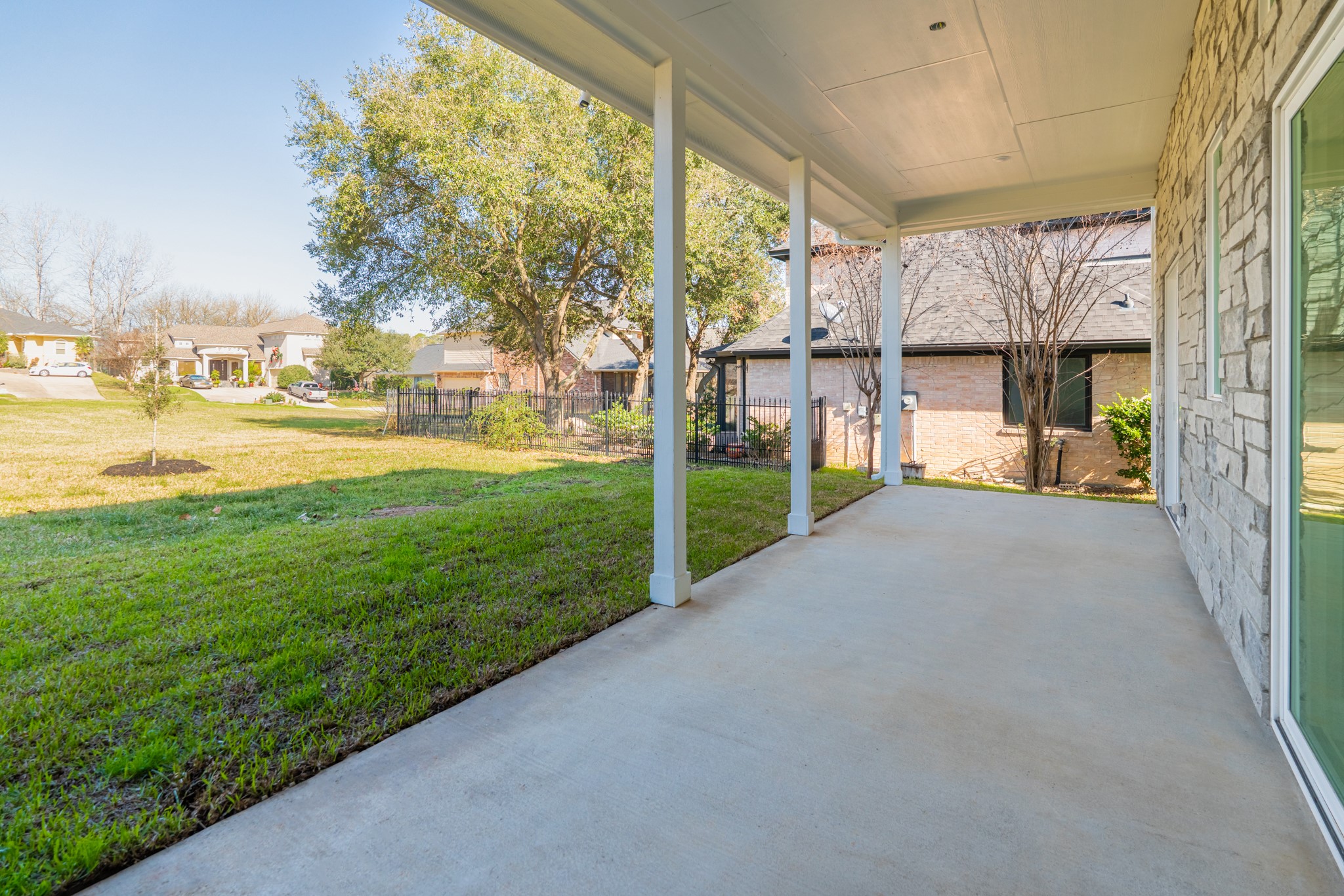 5 Edgewood Circle Montgomery, TX 77356 - Photo 38 of 44 a view of a house with a yard and a garage