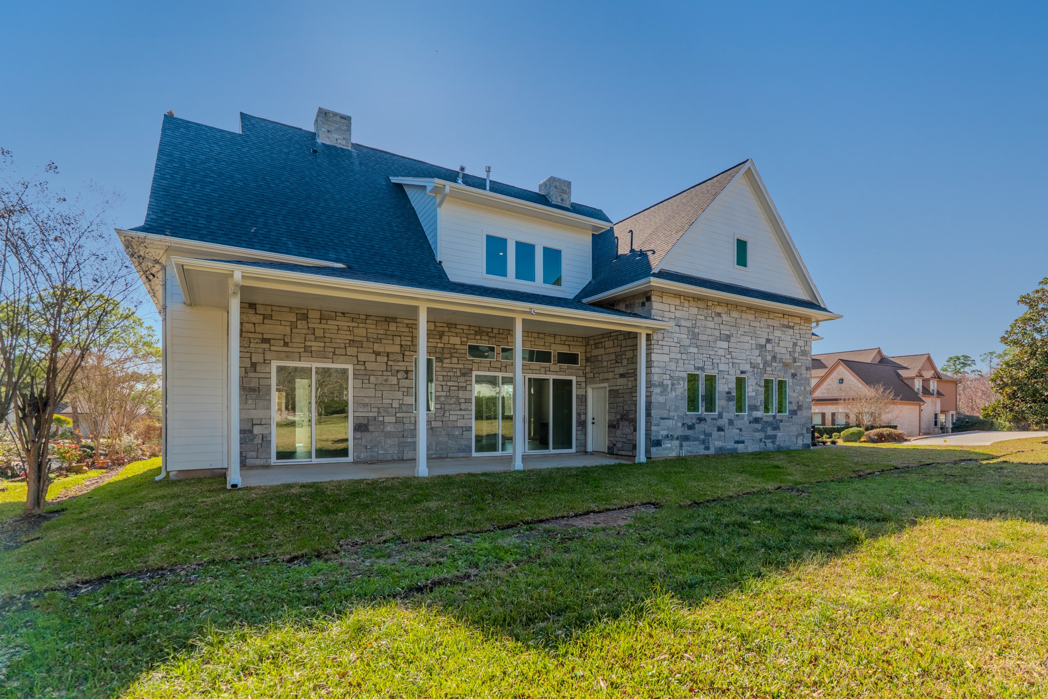 5 Edgewood Circle Montgomery, TX 77356 - Photo 40 of 44 front view of a house with a yard