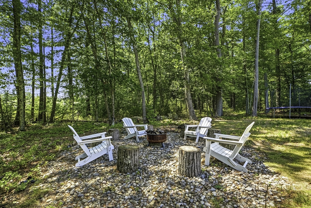 88 Northbridge Street Mendon, MA 01756 - Photo 8 of 41
