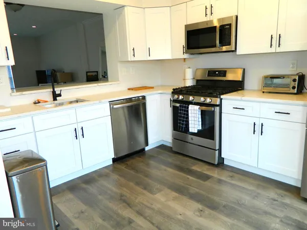 $2,850 | 82 Pebble Lane, Blackwood, NJ 08012