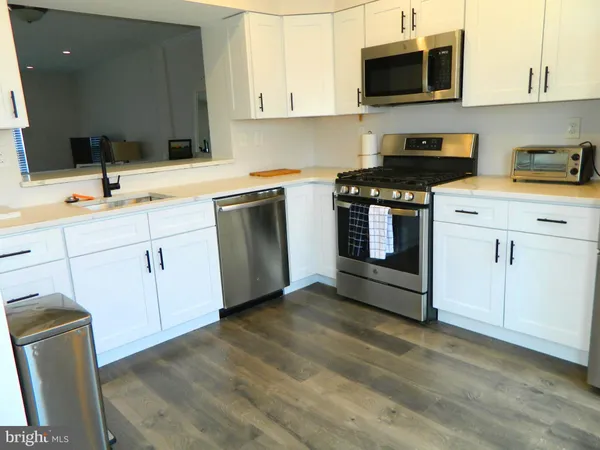 $2,850 | 82 Pebble Lane, Blackwood, NJ 08012