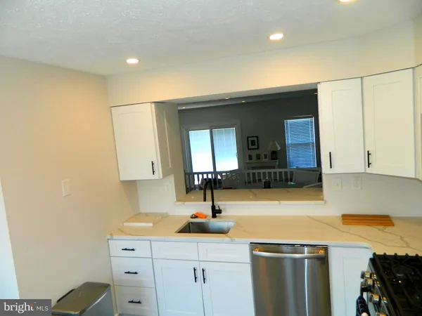 $2,850 | 82 Pebble Lane, Blackwood, NJ 08012