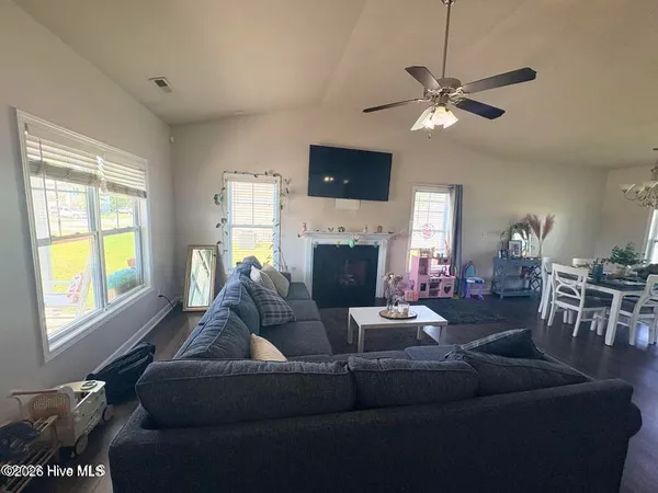 $2,000 | 174 Moonstone Court, Jacksonville, NC 28546