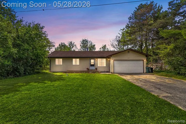 $290,000 | 233 Peninsula Lake Drive, Highland, MI 48357