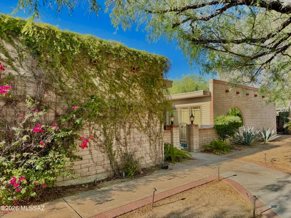 $2,700 | 9431 East Walnut Tree Circle, Tucson, AZ 85749