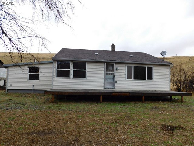 82558 Hartle Road Pendleton, OR 97801 - Photo 1 of 17 a view of a house with a wooden deck
