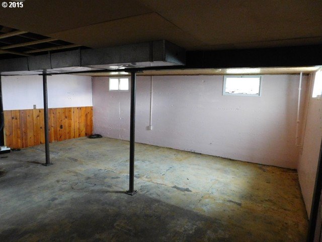 82558 Hartle Road Pendleton, OR 97801 - Photo 12 of 17 a view of an empty room