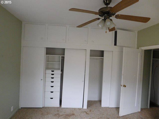 82558 Hartle Road Pendleton, OR 97801 - Photo 10 of 17 a view of room with closet and ceiling fan