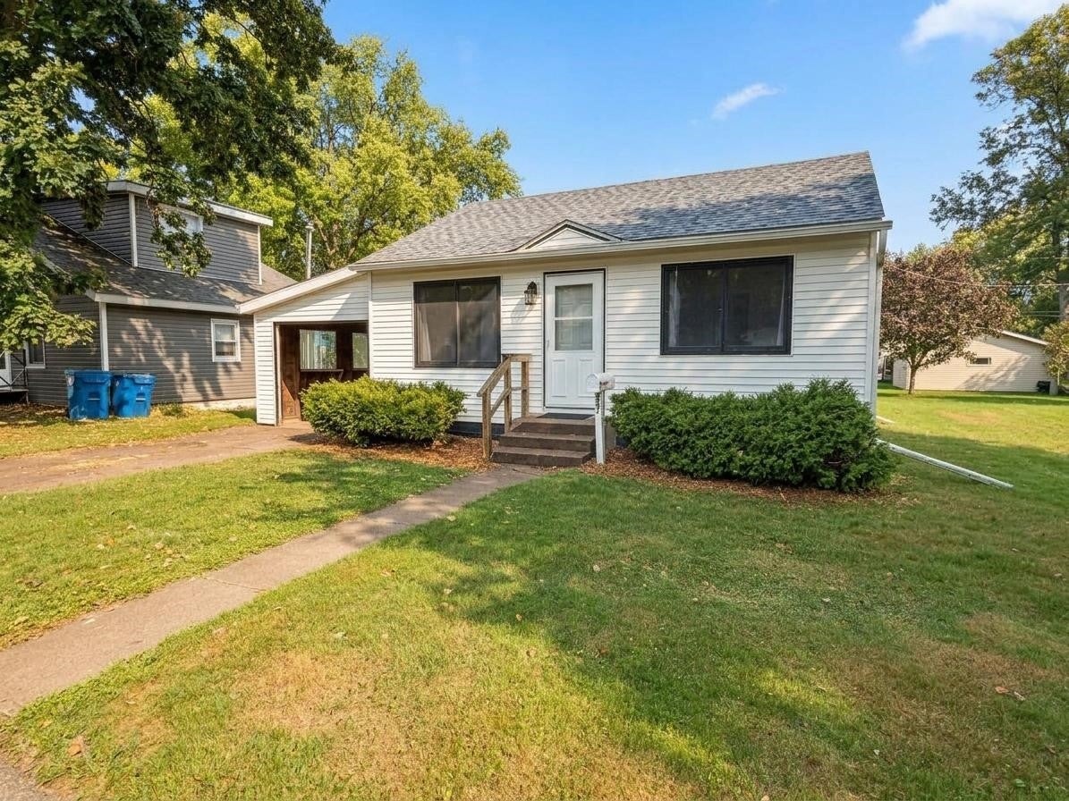 207 Hatten Avenue Rice Lake, WI 54868 - Photo 2 of 16 Gallery Image 2
