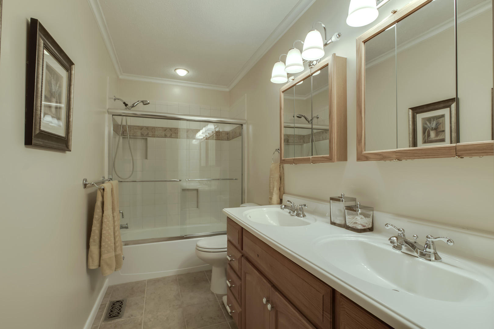 4300 Malone Road Loudon, TN 37774 - Photo 25 of 40 25_MaloneRoad_4300_GuestBath1