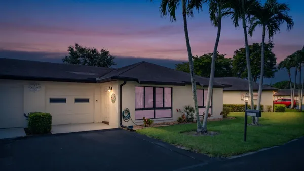 $325,000 | 4854 Equestrian Circle, Unit B, Boynton Beach, FL 33436