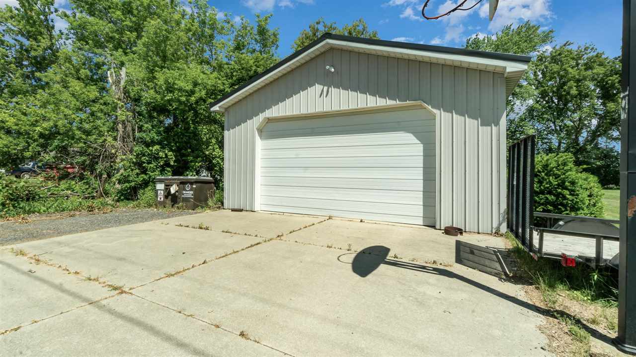 4981 East Pleasant Valley Road Shepherd, MI 48883 - Photo 7 of 35 1888853-6.JPG