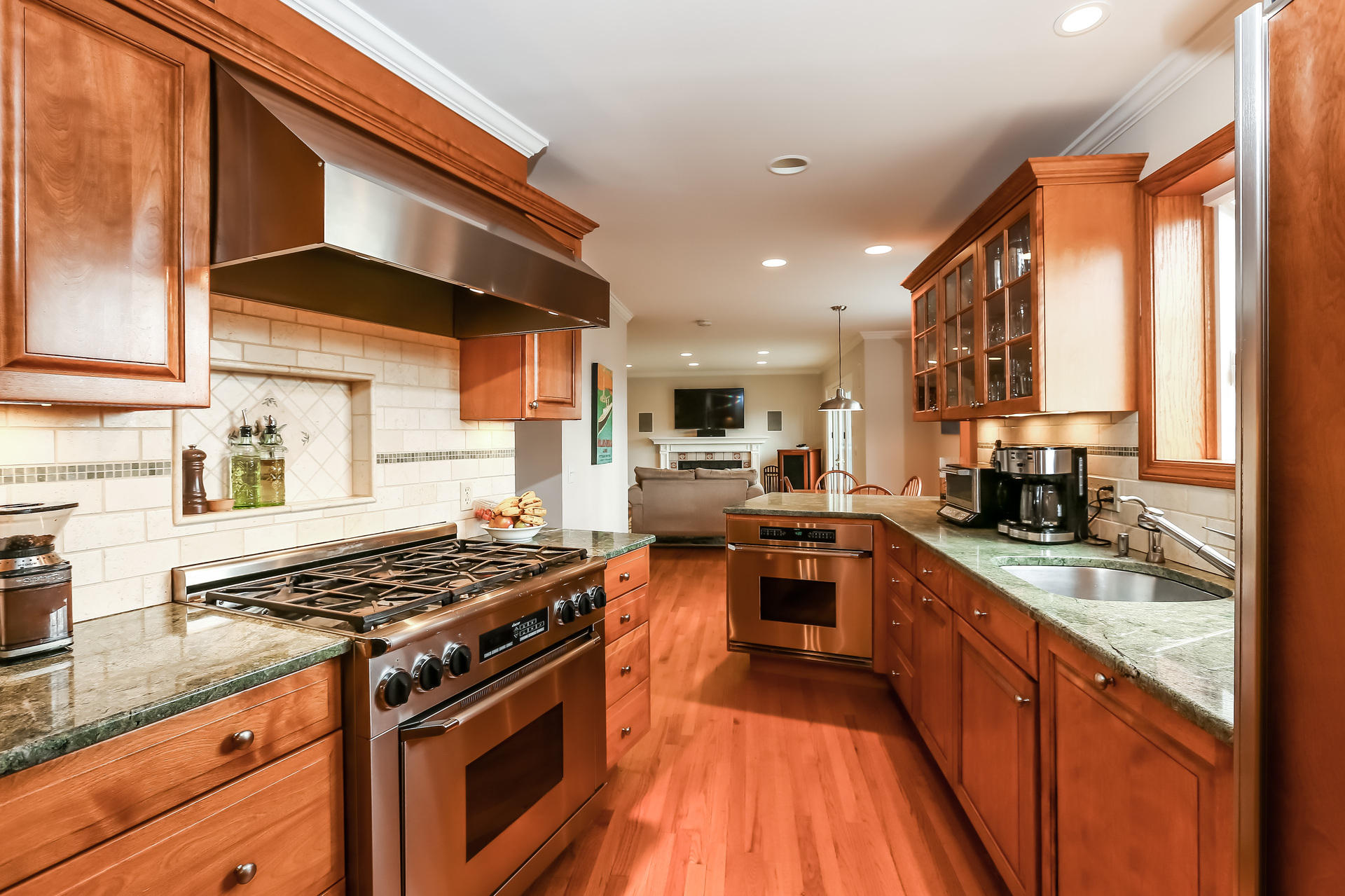5 Pond Ridge Lane Rowayton, CT 06853 - Photo 4 of 26 kitchen