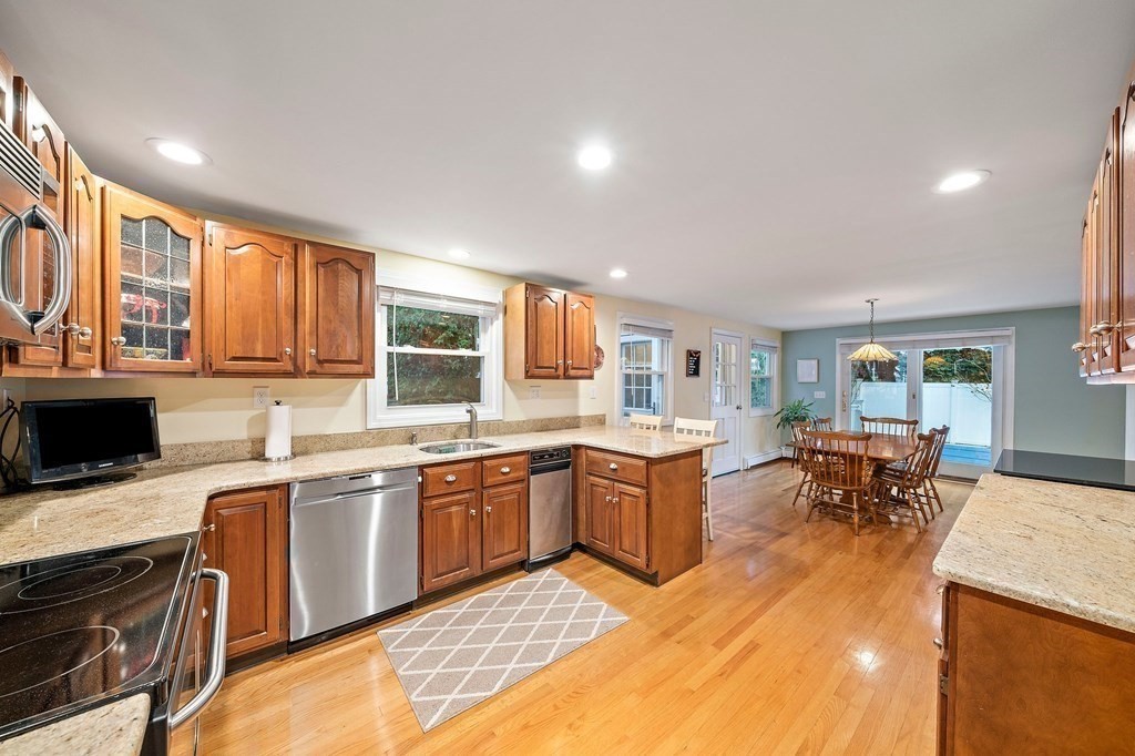 37 Cheriton Road Quincy, MA 02170 - Photo 8 of 37 Gallery Image 8
