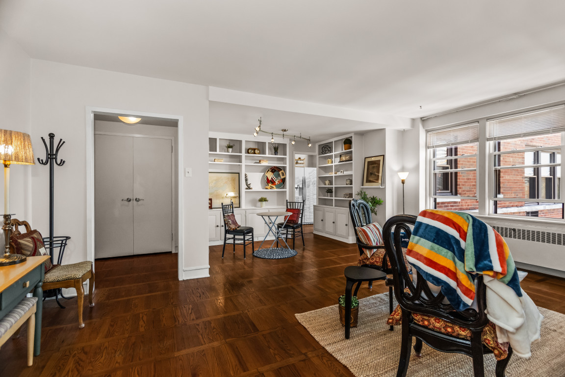 1585 Ridge Avenue, Unit 506 Evanston, IL 60201 - Photo 5 of 15 Gallery Image 5